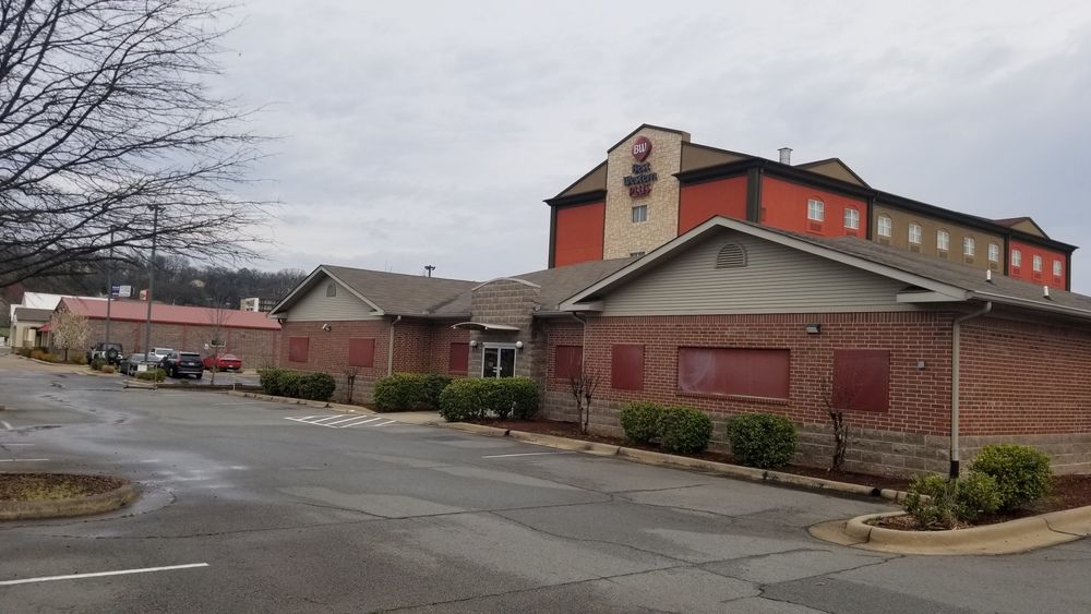 Medical Office Building for Lease: 2402 Main St, North Little Rock, AR 72114